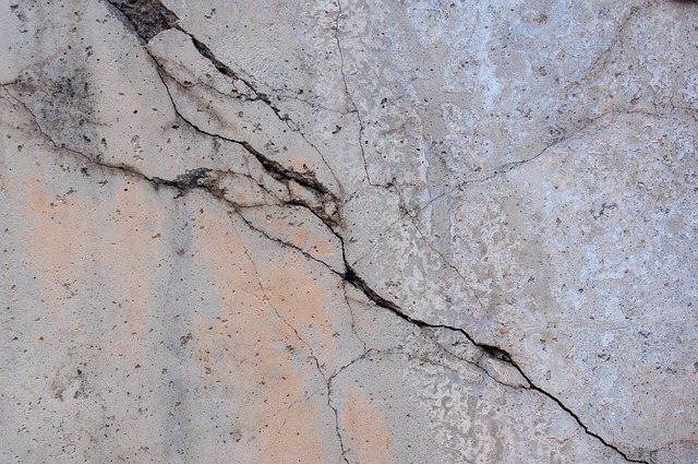 how to repair cracks in walls